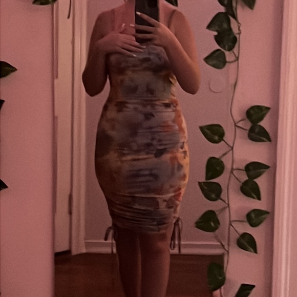 Colorful fitted dress. Adjustable lengths. - Picture 4 of 4